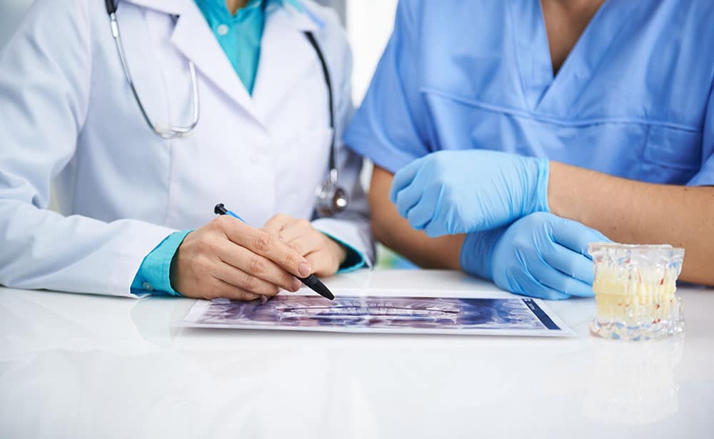 dentist explaining digital oral x-ray